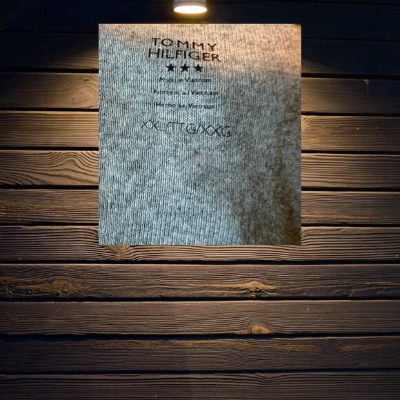 Tommy Hilfiger Gray V-Neck Sweater Women's Size 2X - Classic & Comfortable! - Picture 6 of 6